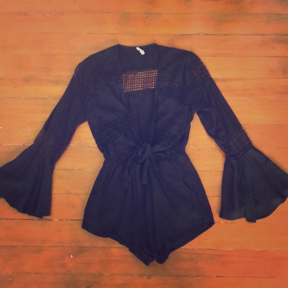 Black flare sleeve romper